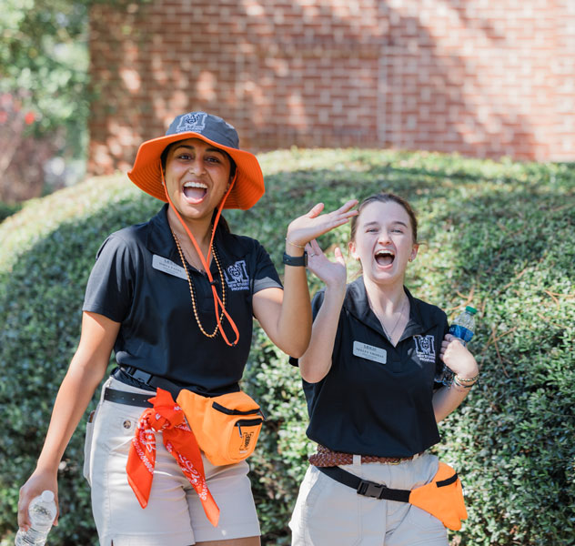 Students waving at Summer Orientation